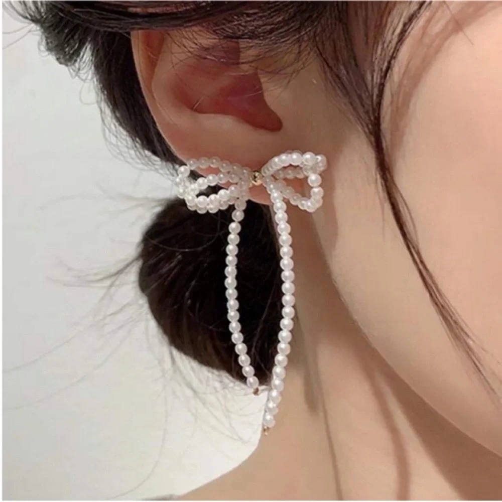NWOT Mari Pearl Bow Earrings